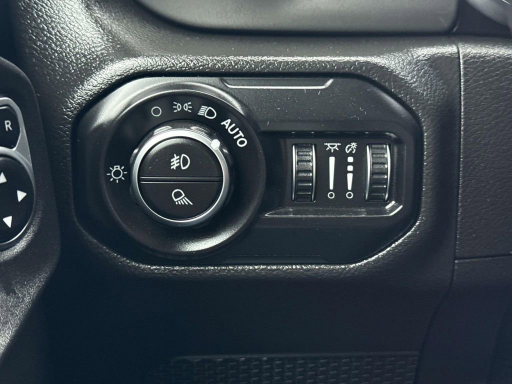 Used 2021 Jeep Gladiator Willys image 16