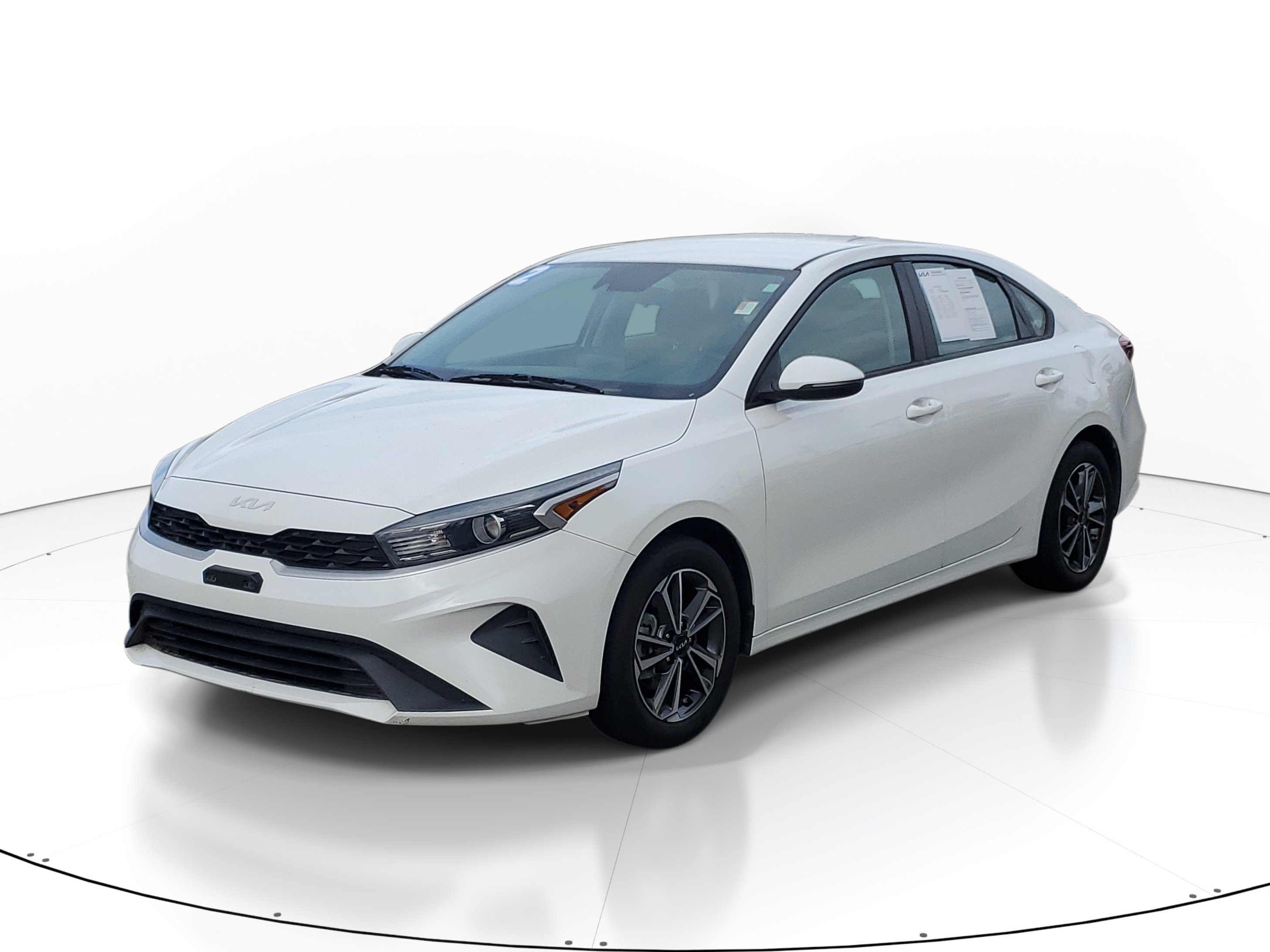 Certified 2022 Kia Forte LXS w/ LXS Technology Package FWD image 3