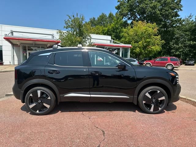 New 2025 Nissan Kicks SR image 1