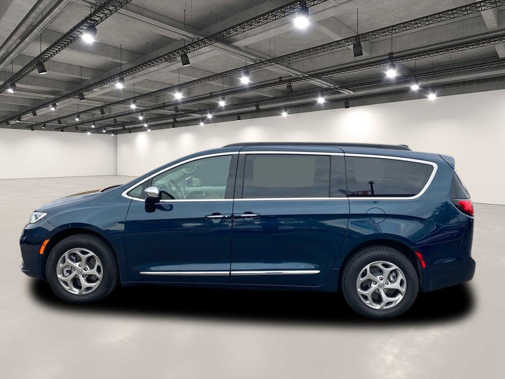 Used 2023 Chrysler Pacifica Limited image 4
