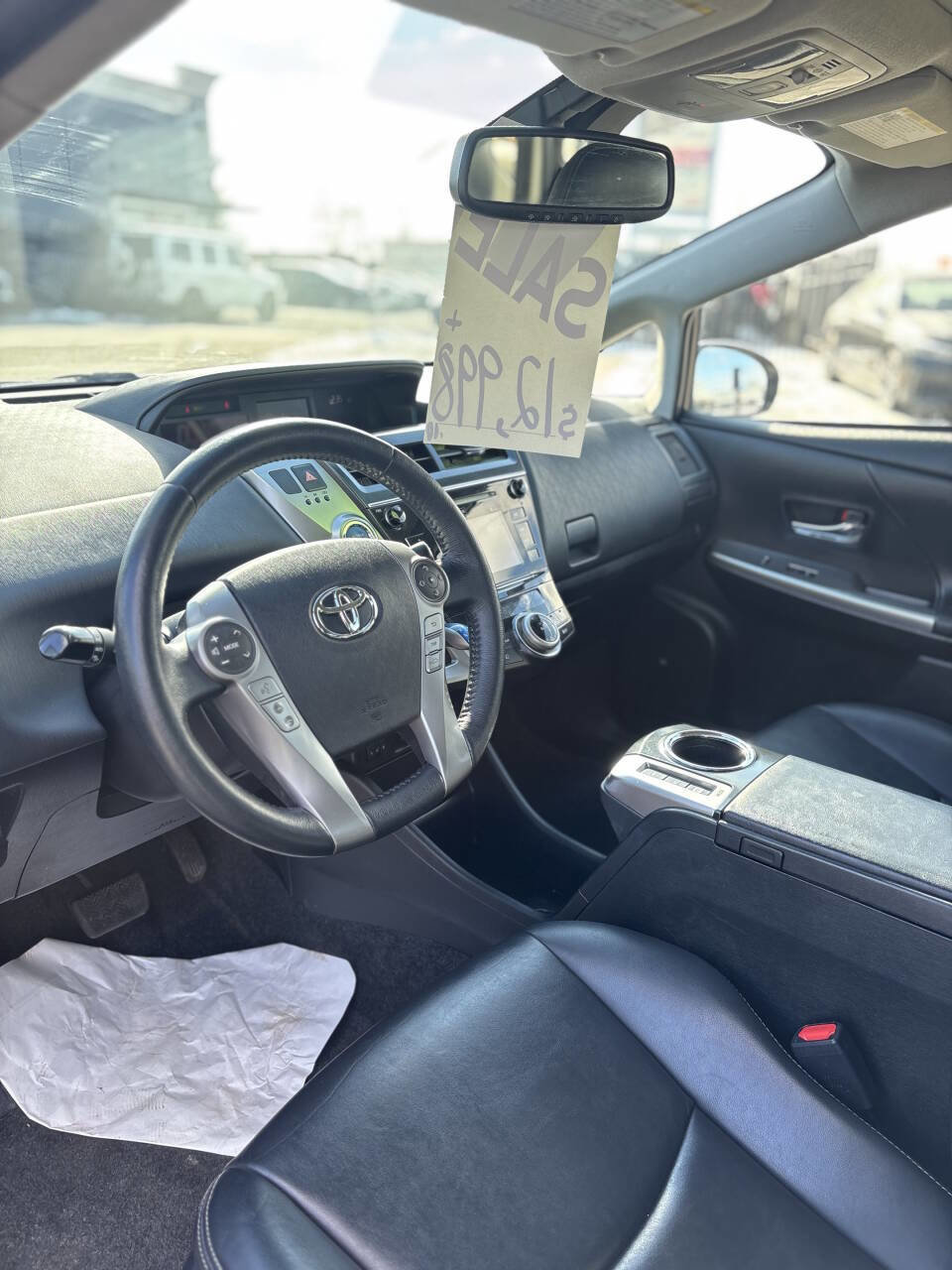 Used 2017 Toyota Prius V Five image 10