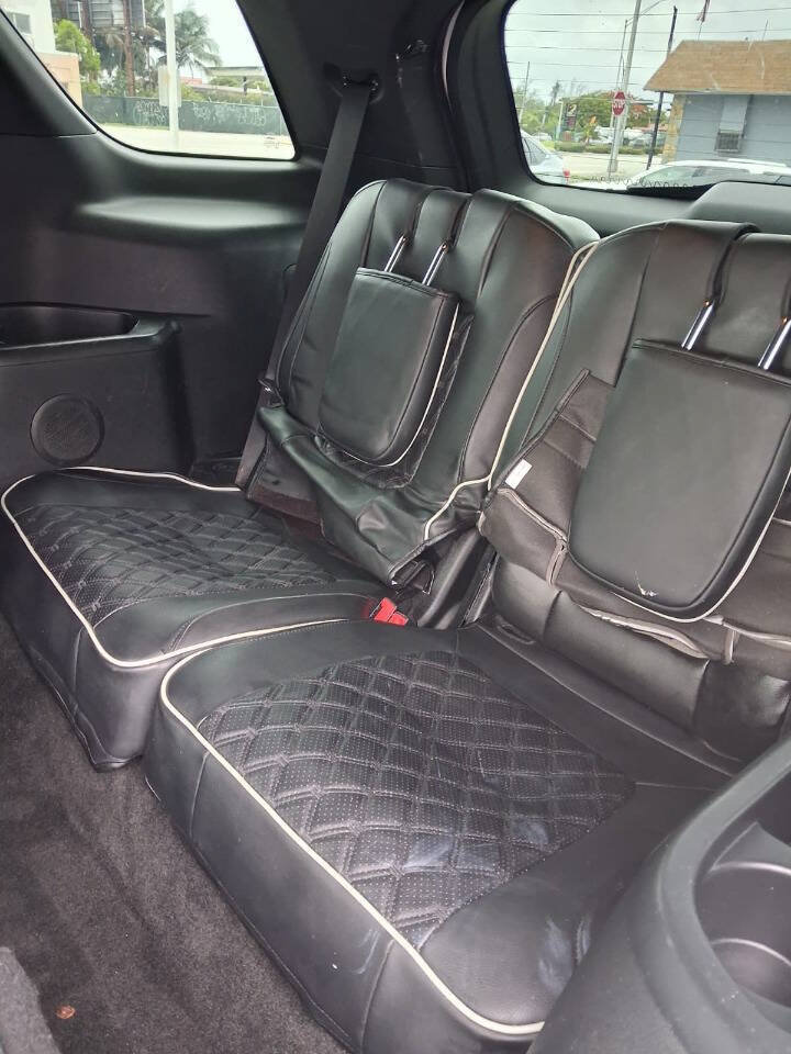 Used 2017 Ford Explorer XLT w/ Equipment Group 202A FWD image 4