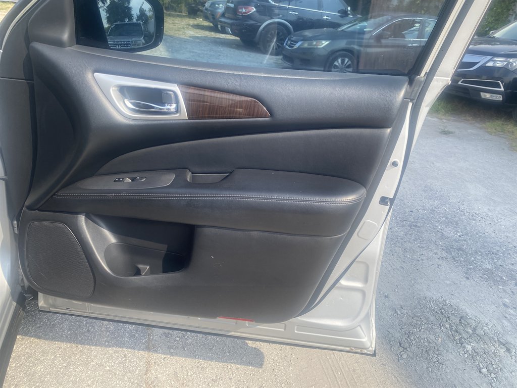 Used 2013 Nissan Pathfinder SL FWD image 12