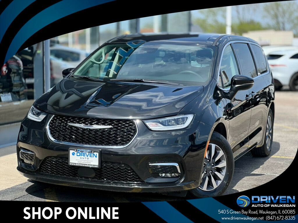 Used 2023 Chrysler Pacifica Touring-L FWD image 1