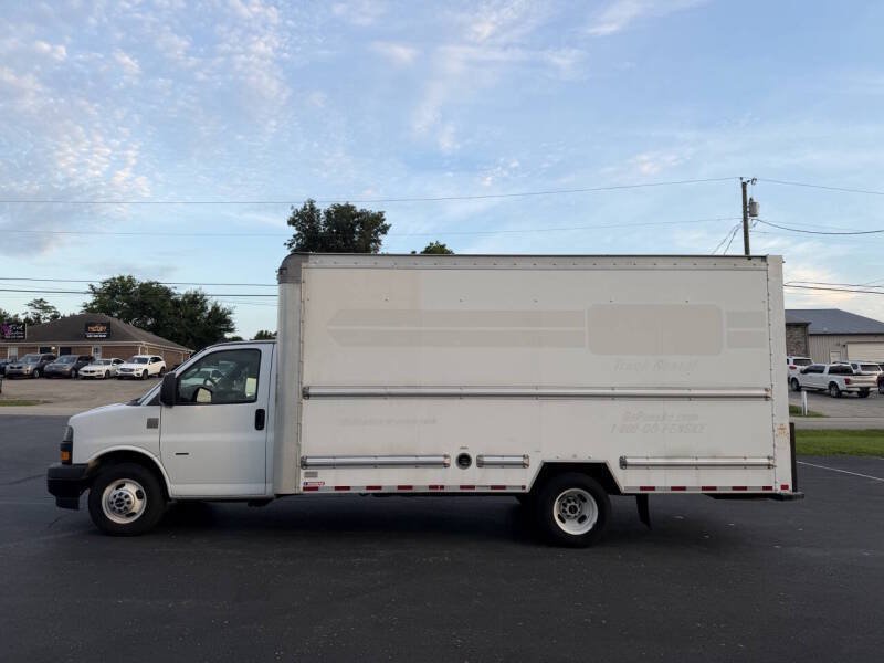 Used 2018 GMC Savana 3500 Extended w/ Driver Convenience Package RWD image 2