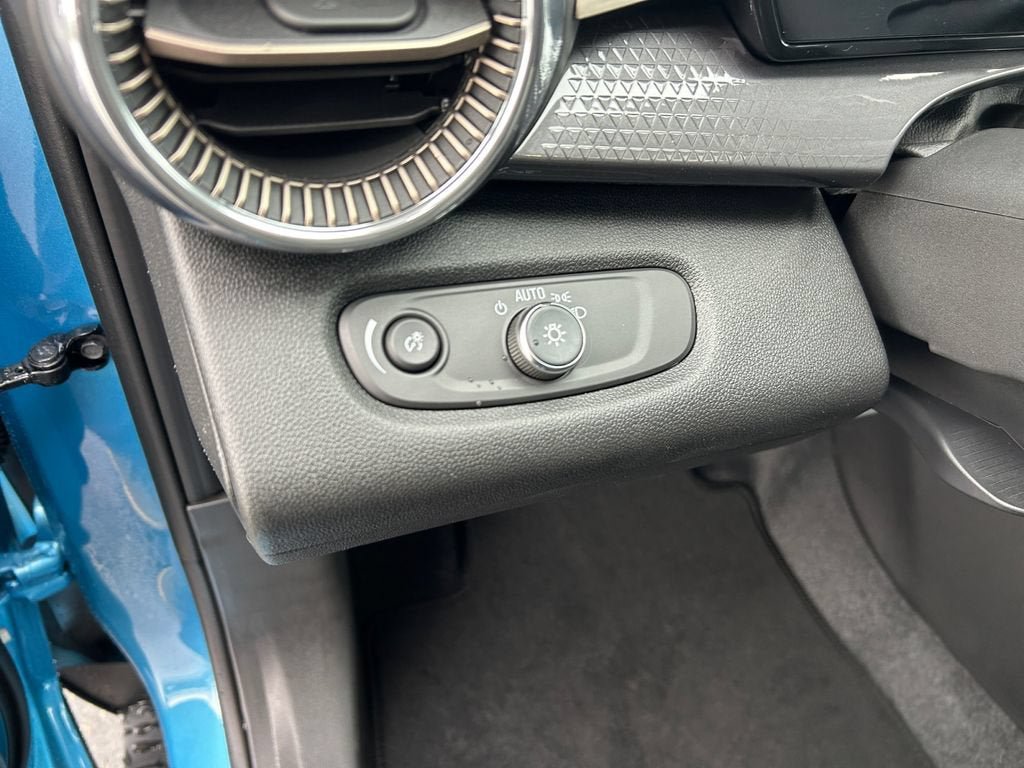New 2026 Chevrolet Trax ACTIV w/ Sunroof Package FWD image 21
