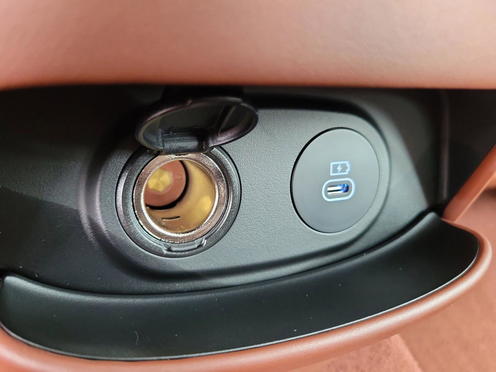 Used 2025 Genesis G90 3.5T AWD/4WD image 21