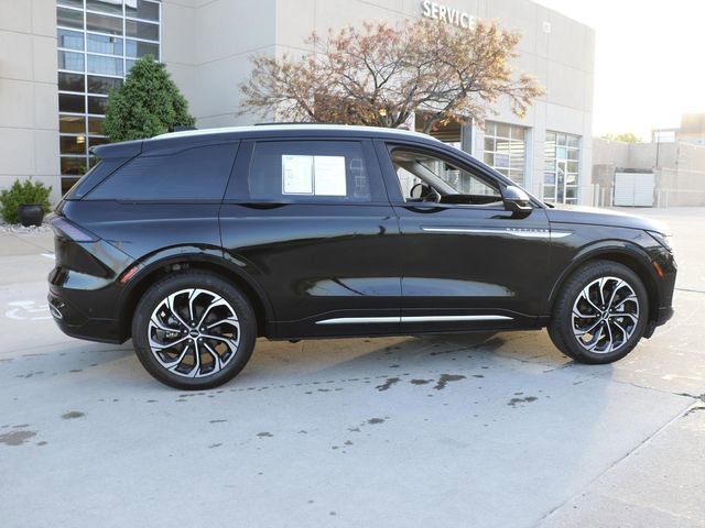 Used 2024 Lincoln Nautilus Reserve w/ Equipment Group 203A AWD/4WD image 6