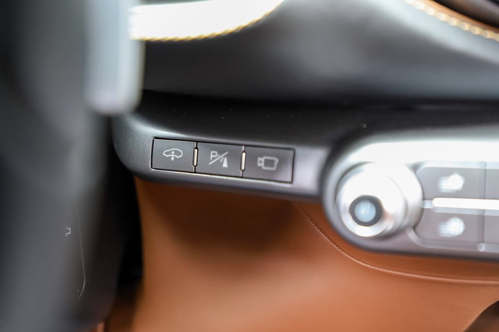 Used 2021 Ferrari 812 GTS RWD image 15