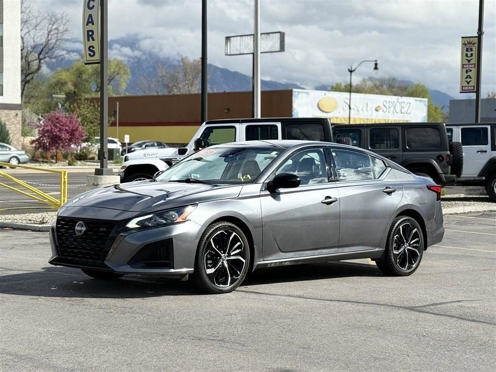 Used 2023 Nissan Altima 2.5 SR AWD/4WD image 3