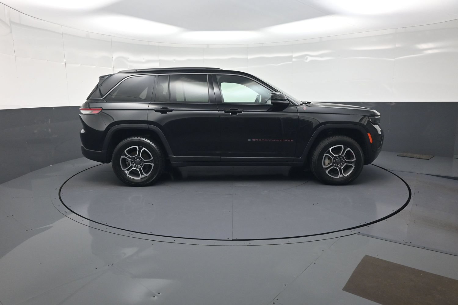 Used 2022 Jeep Grand Cherokee Trailhawk AWD/4WD image 2