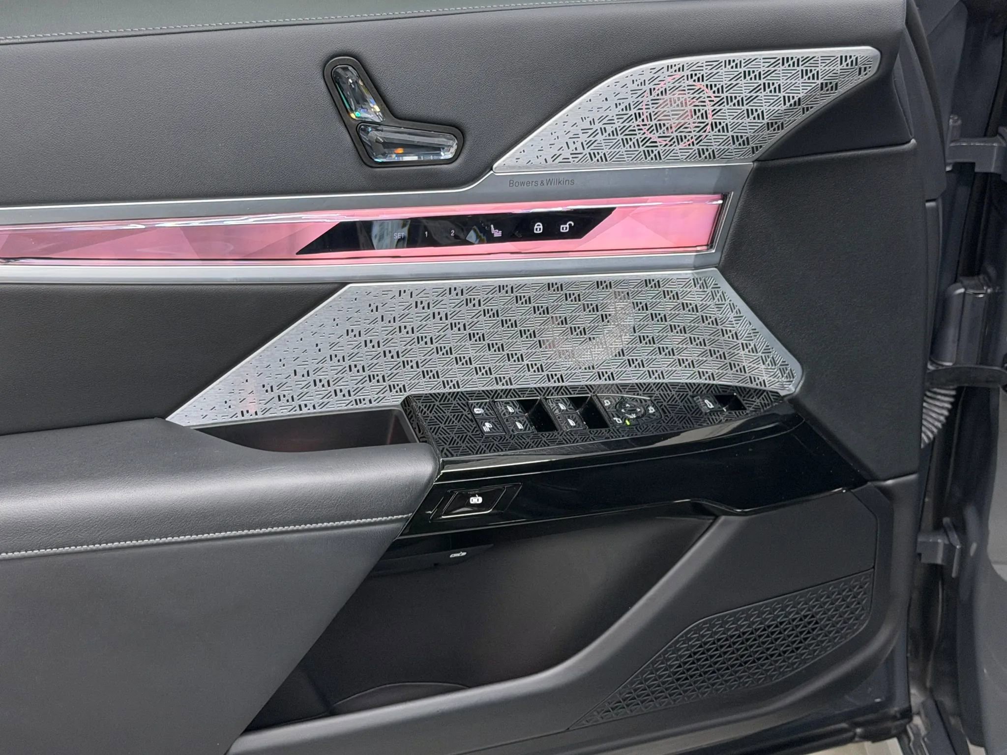 Used 2024 BMW 760i xDrive AWD/4WD image 23