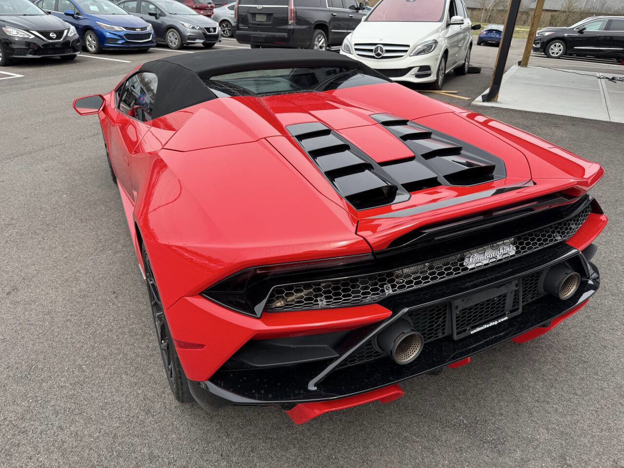Used 2020 Lamborghini Huracan EVO image 11