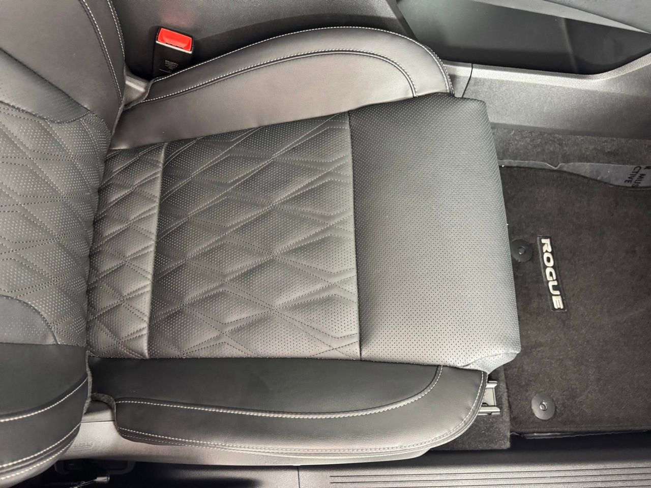 Used 2025 Nissan Rogue Platinum w/ Tech Package image 44