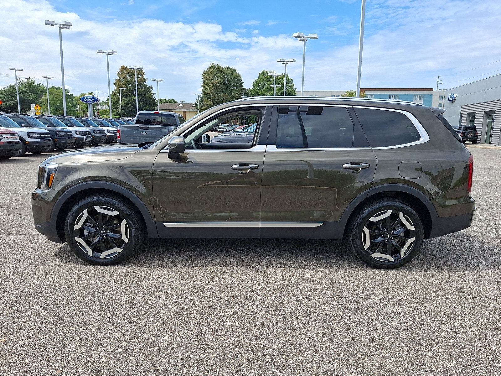 Used 2025 Kia Telluride S AWD/4WD image 6