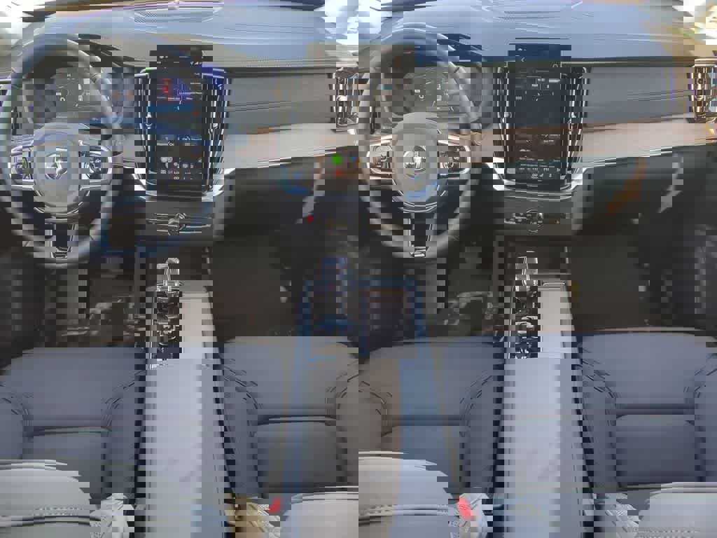 Certified 2026 Volvo XC90 B6 Plus w/ Protection Package Premier image 14