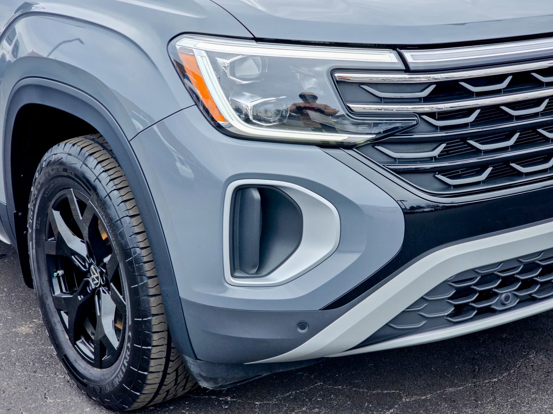 Used 2024 Volkswagen Atlas Peak Edition SE image 8