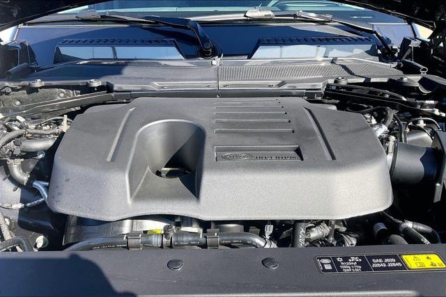 New 2026 Land Rover Defender 110 X-Dynamic SE image 13