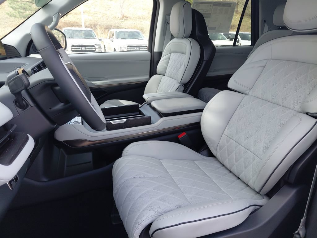 New 2026 Lincoln Navigator L Black Label AWD/4WD image 15