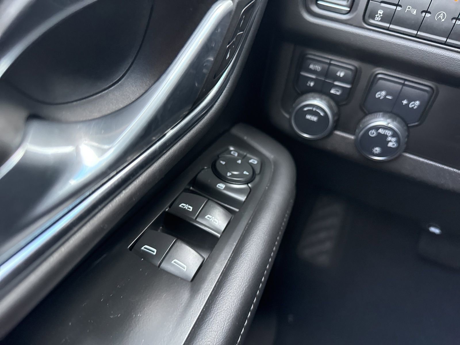 Used 2023 Chevrolet Suburban LS image 36