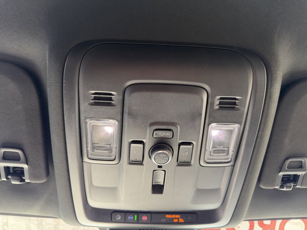 Used 2025 GMC Yukon Denali image 27