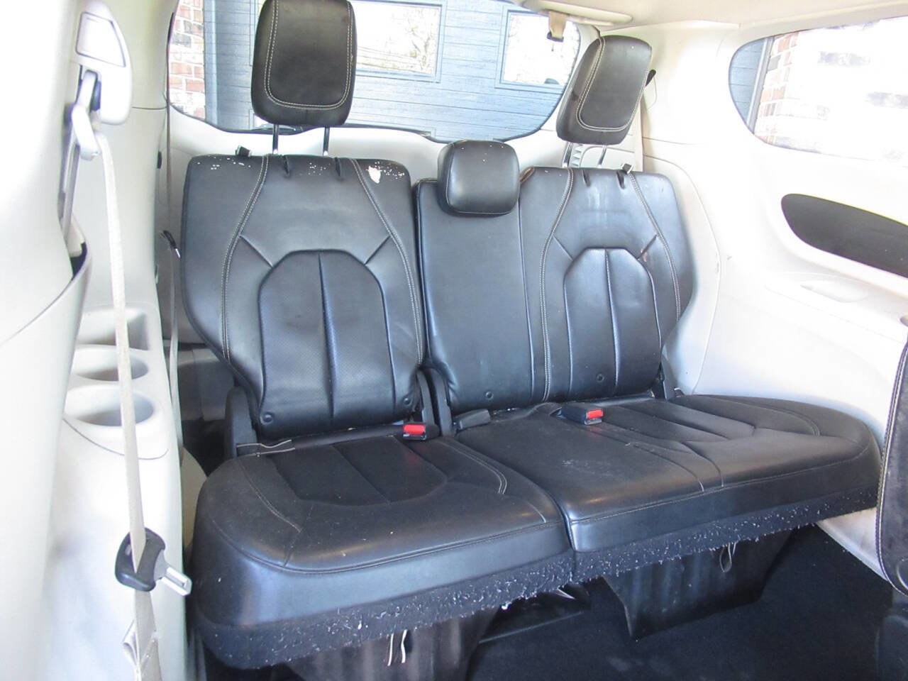 Used 2020 Chrysler Voyager Lxi image 8