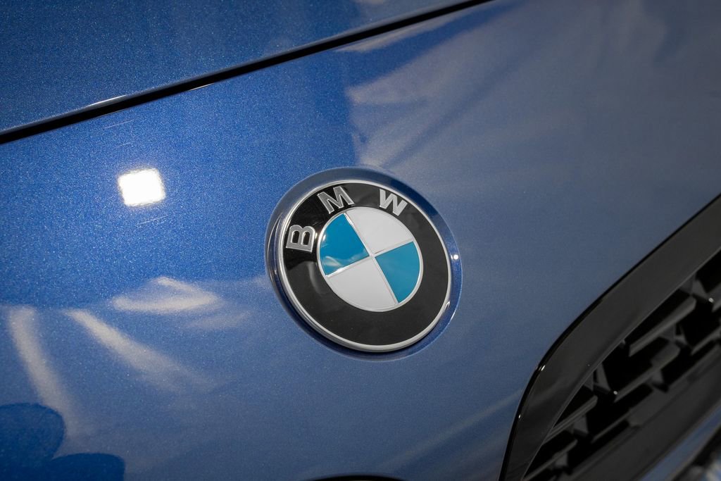 Used 2025 BMW Z4 M40i w/ Edition image 4