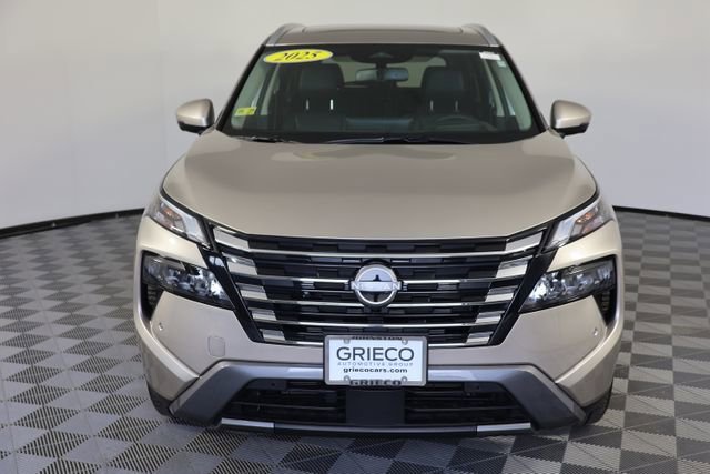 Used 2025 Nissan Rogue SL w/ SL Premium Package image 3