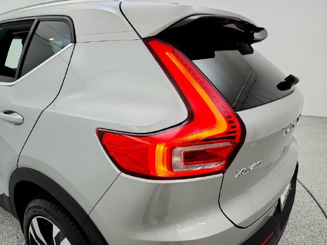 Certified 2023 Volvo XC40 B5 Plus w/ Protection Package Premier AWD/4WD image 32
