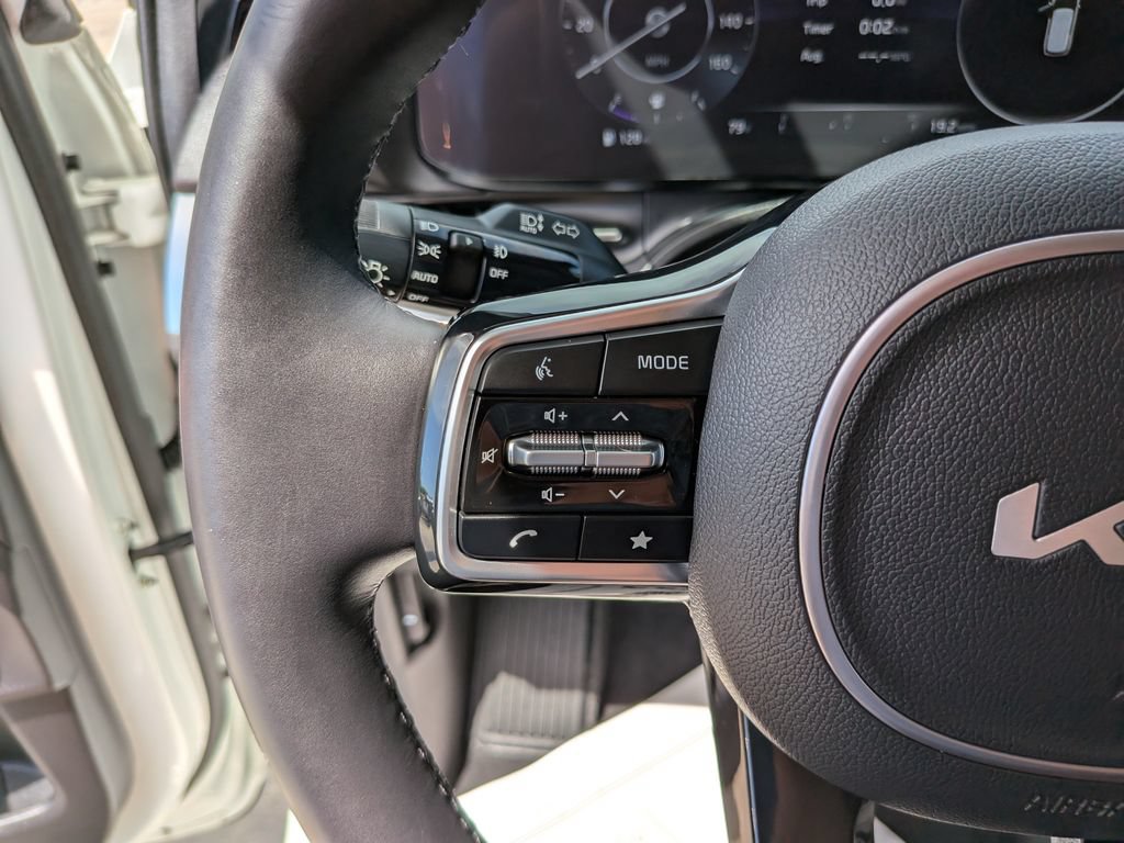 Certified 2024 Kia Carnival SX Prestige FWD image 32