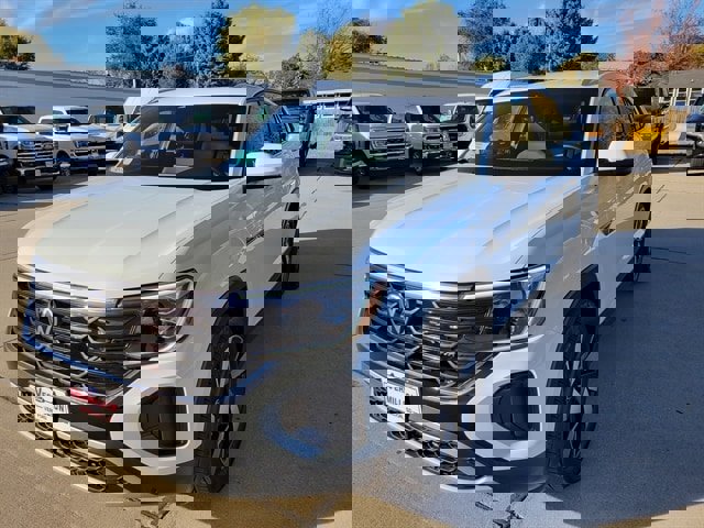 Used 2025 Volkswagen Atlas Cross Sport SE image 12