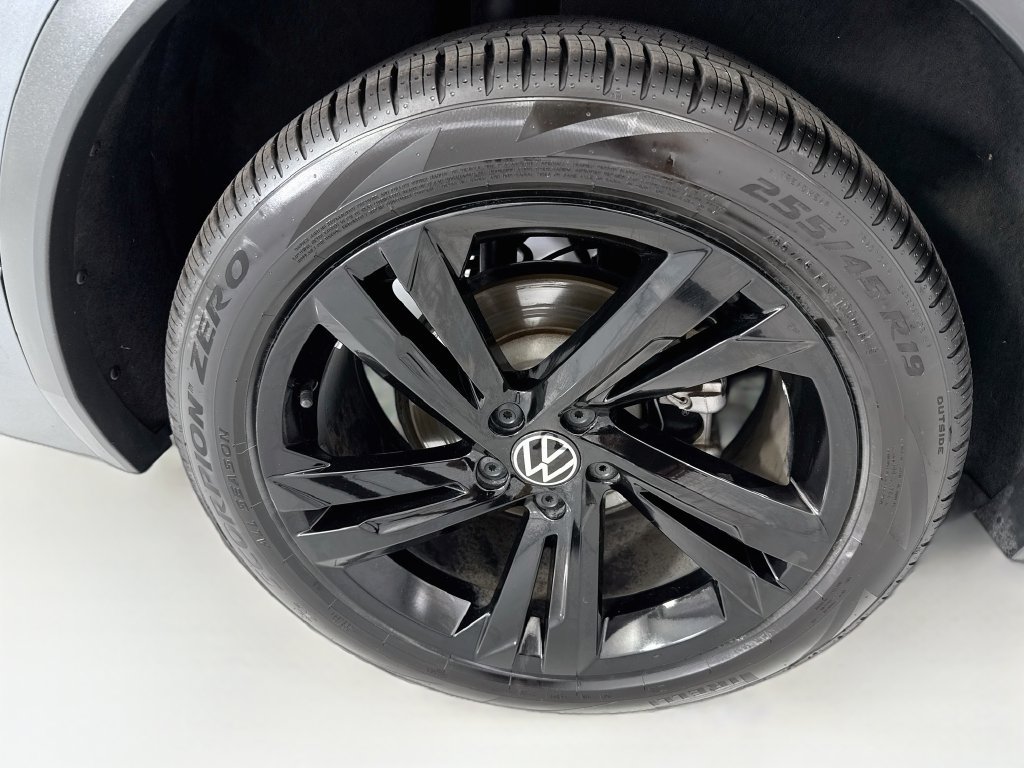 Used 2023 Volkswagen Tiguan SE R-Line FWD image 32