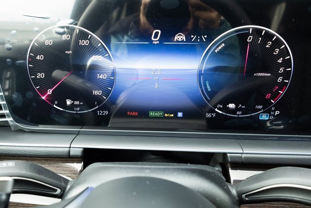 Certified 2025 Mercedes-Benz GLE 450e 4MATIC image 3