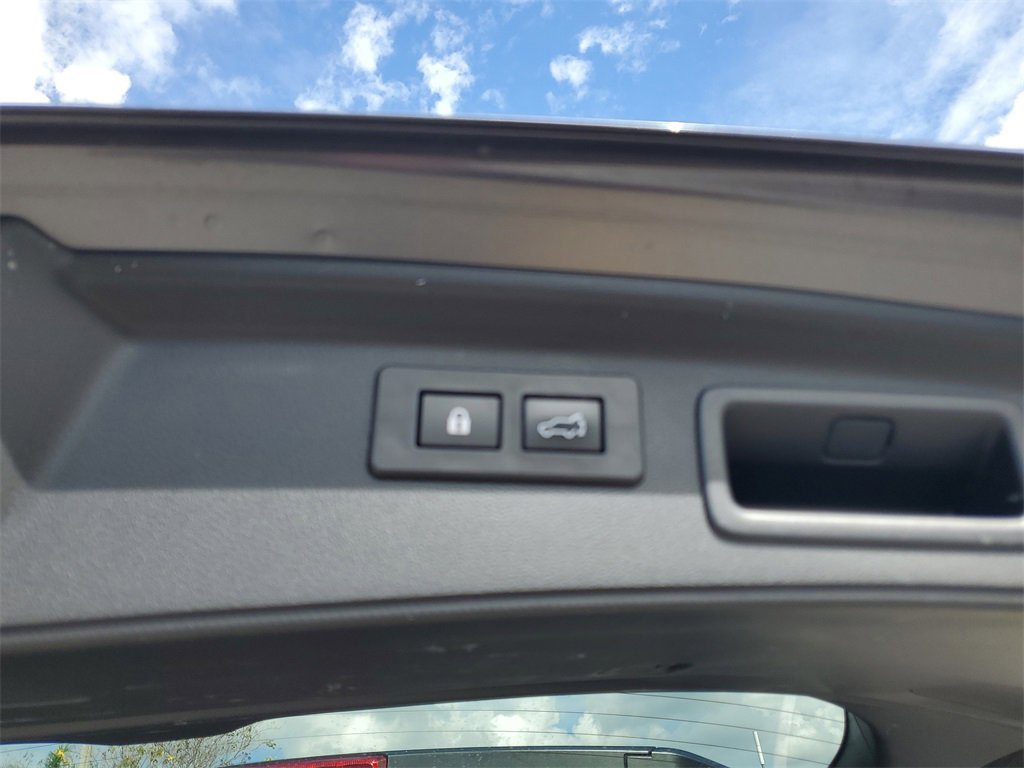 Used 2022 Subaru Forester Limited image 8