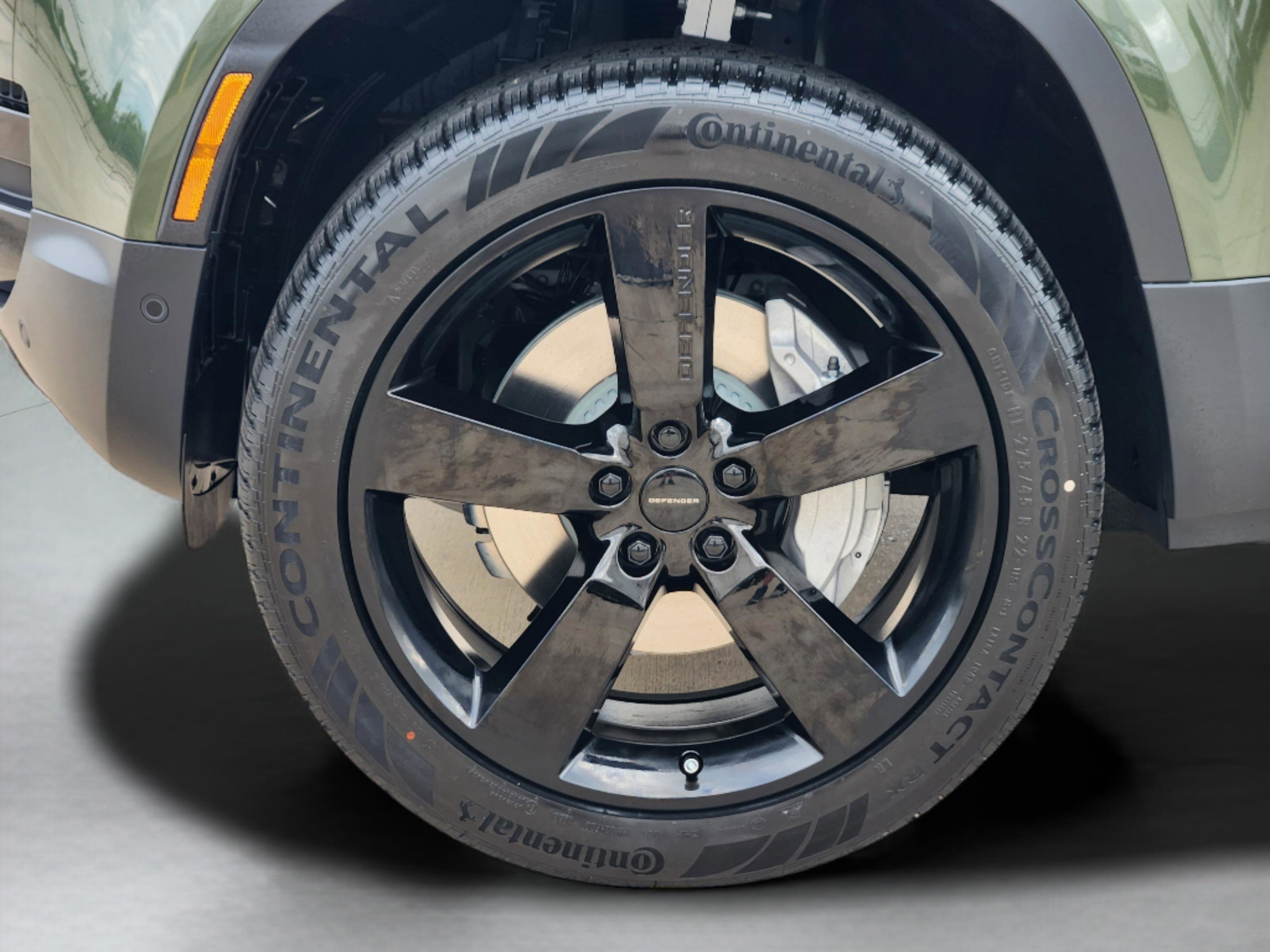 New 2026 Land Rover Defender 110 S AWD/4WD image 32