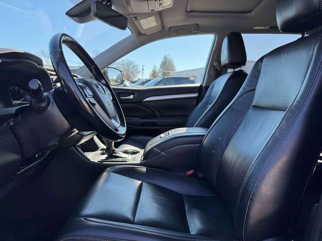 Used 2019 Toyota Highlander XLE image 13