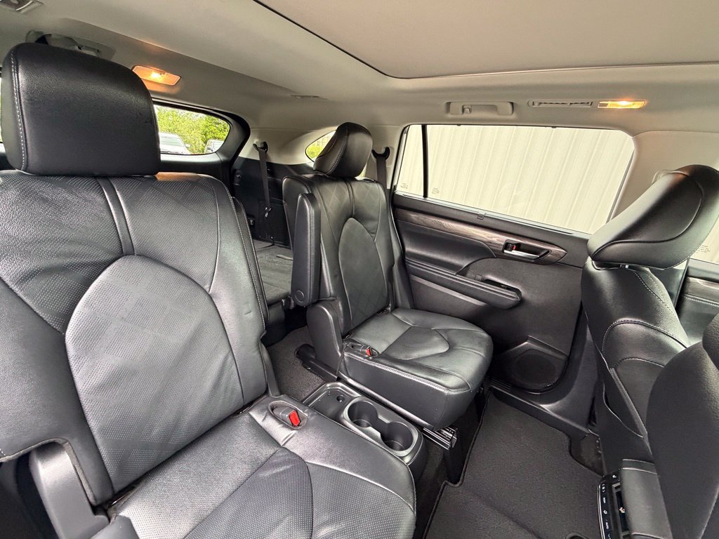Used 2024 Toyota Highlander Platinum AWD/4WD image 24