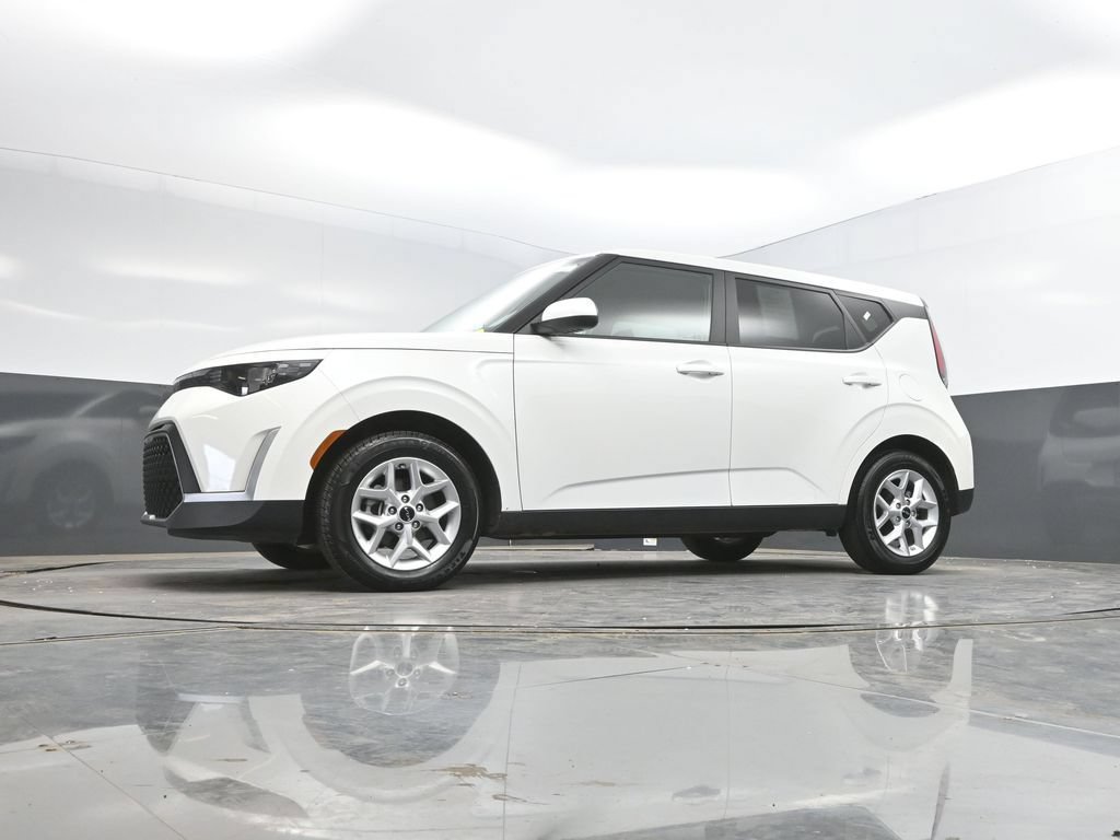 Used 2025 Kia Soul LX w/ LX Technology Package FWD image 34