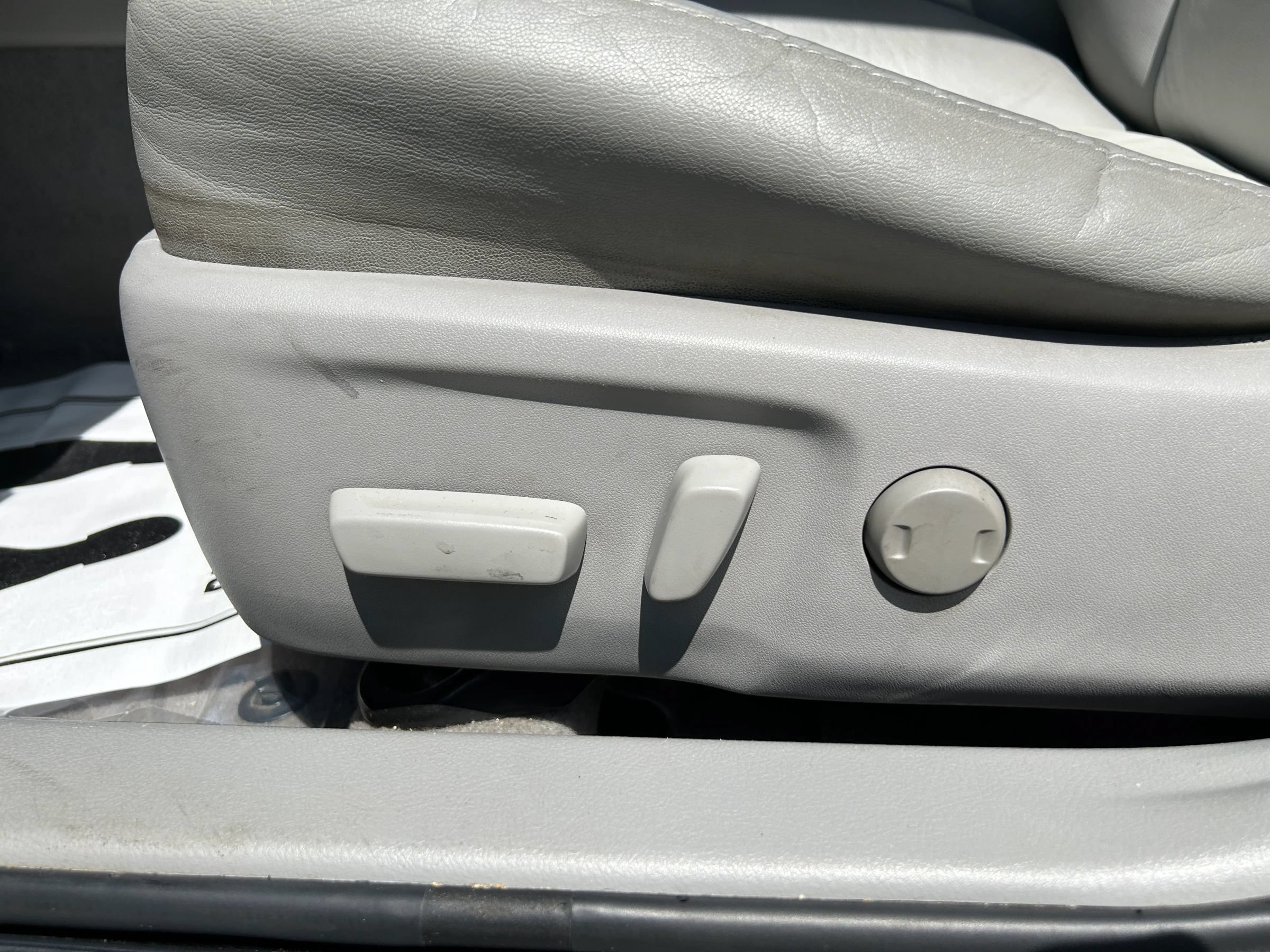 Used 2012 Toyota Camry XLE w/ Leather Pkg FWD image 17