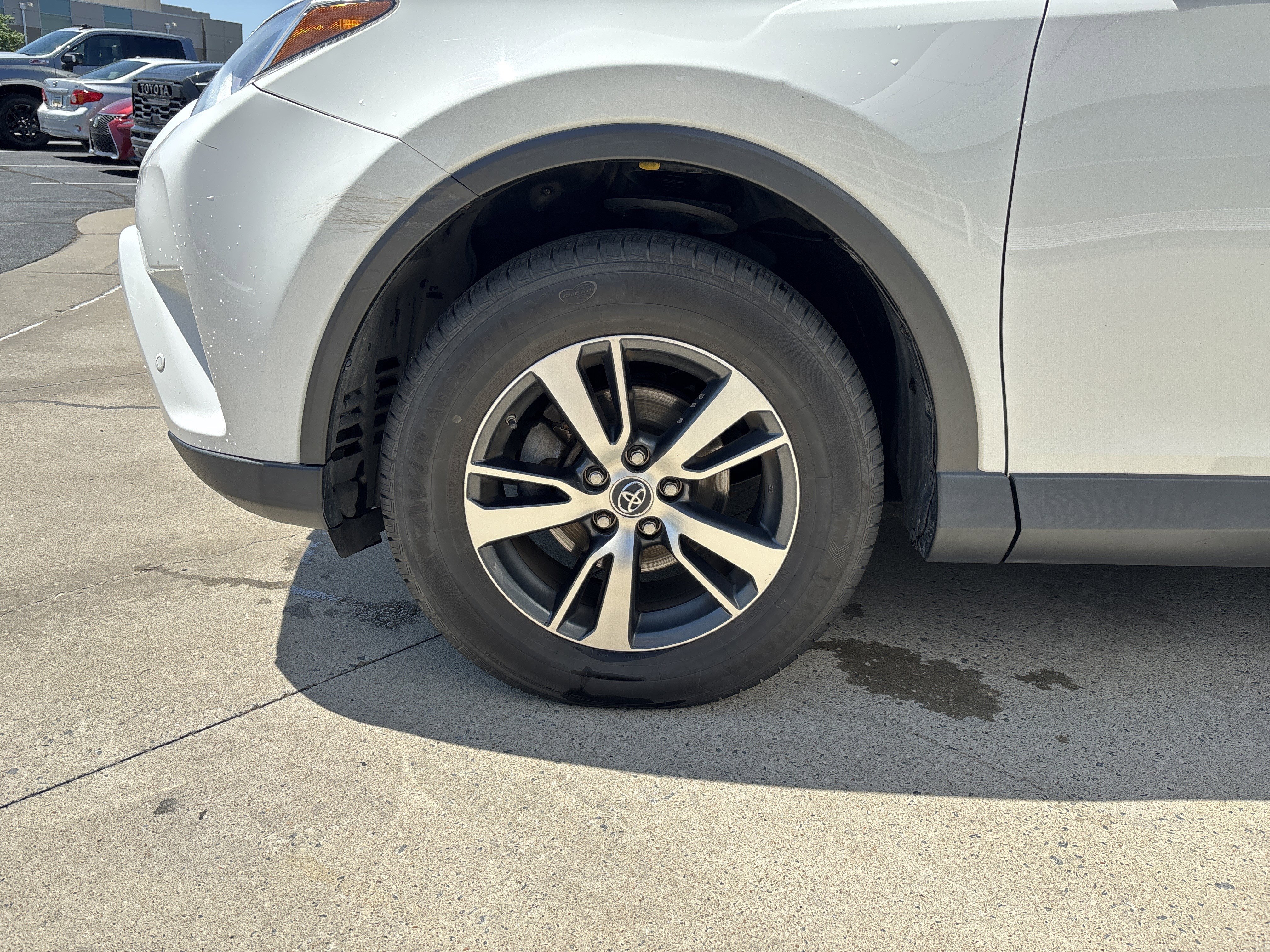 Used 2017 Toyota RAV4 XLE AWD/4WD image 33