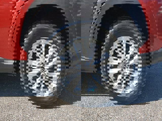 Used 2023 Toyota Corolla Cross LE image 6