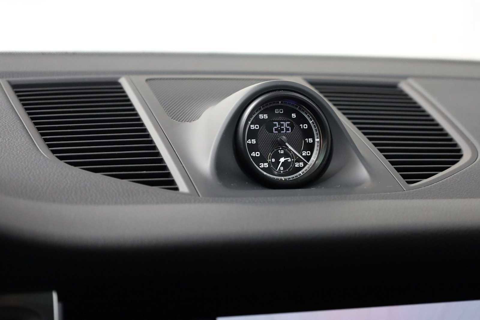 Certified 2026 Porsche Macan image 18