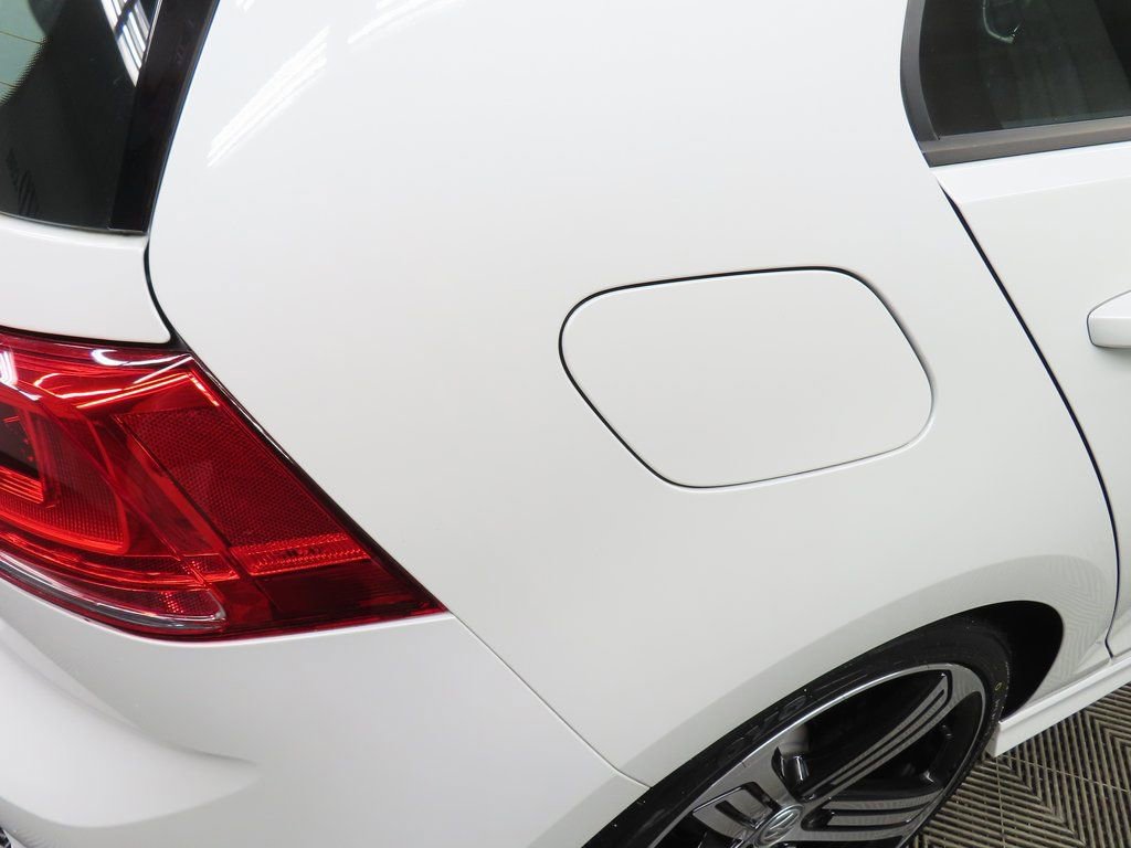 Used 2016 Volkswagen Golf R 4-Door image 27