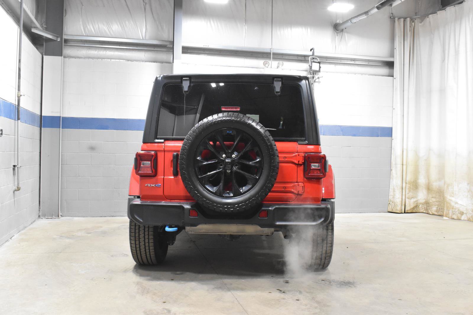 Used 2022 Jeep Wrangler Unlimited Sahara w/ Cold Weather Group image 25