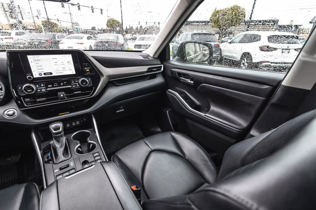 Used 2023 Toyota Highlander XLE image 27