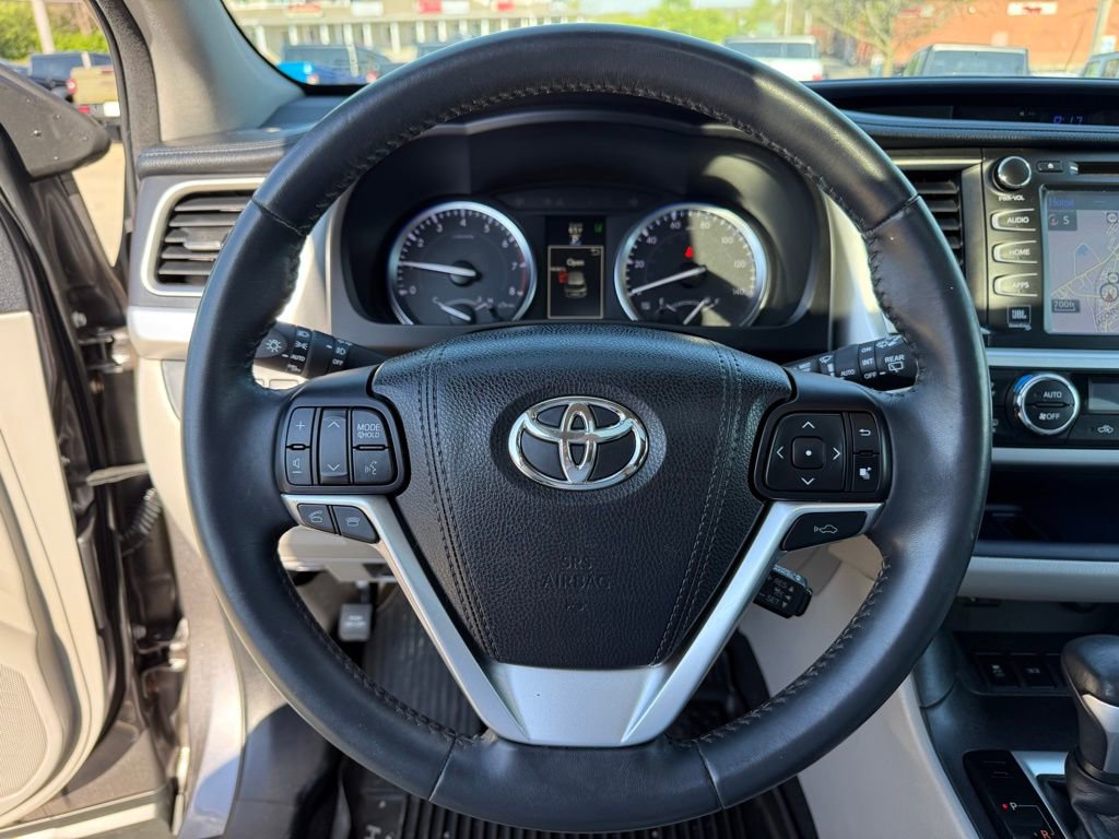 Used 2016 Toyota Highlander Limited w/ Driver Technology Package image 14