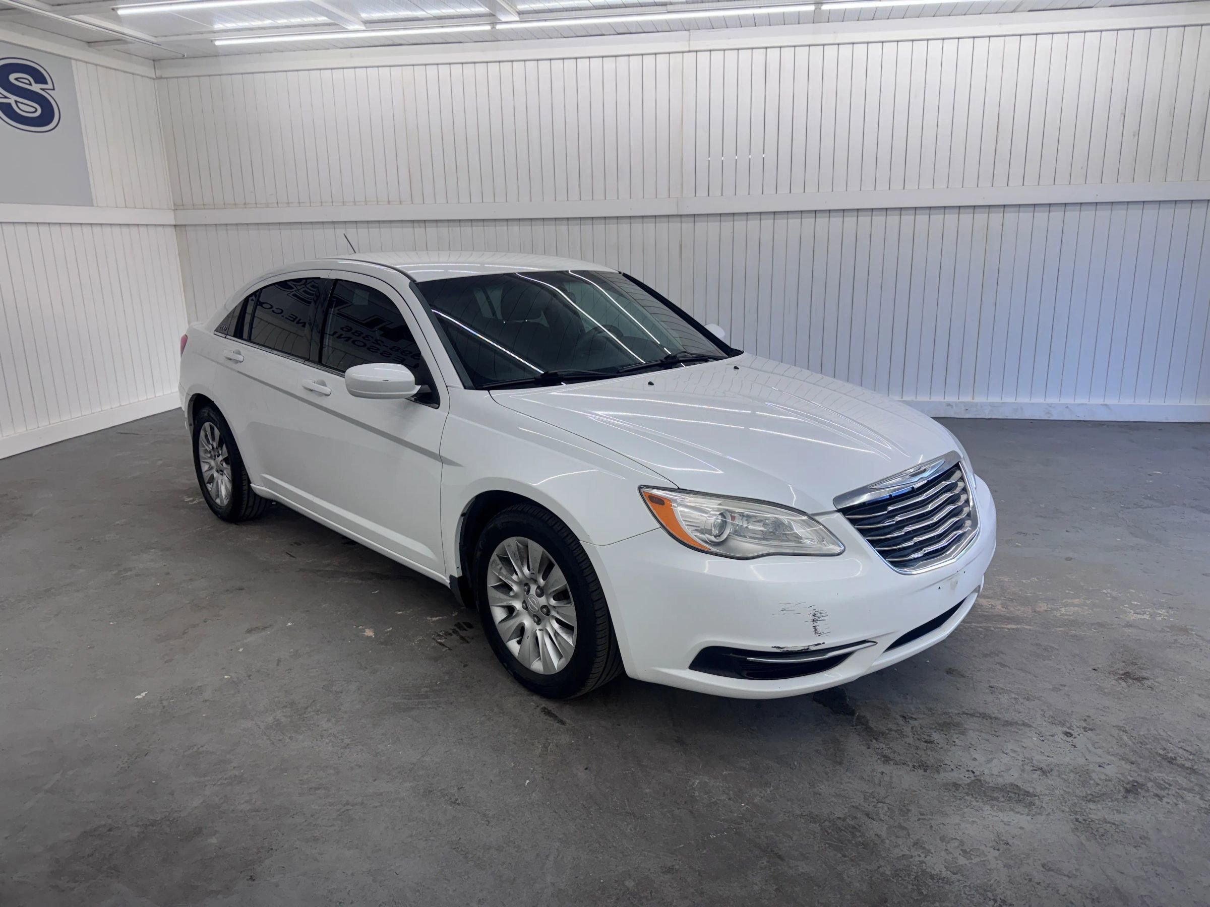 Used 2014 Chrysler 200 LX image 3