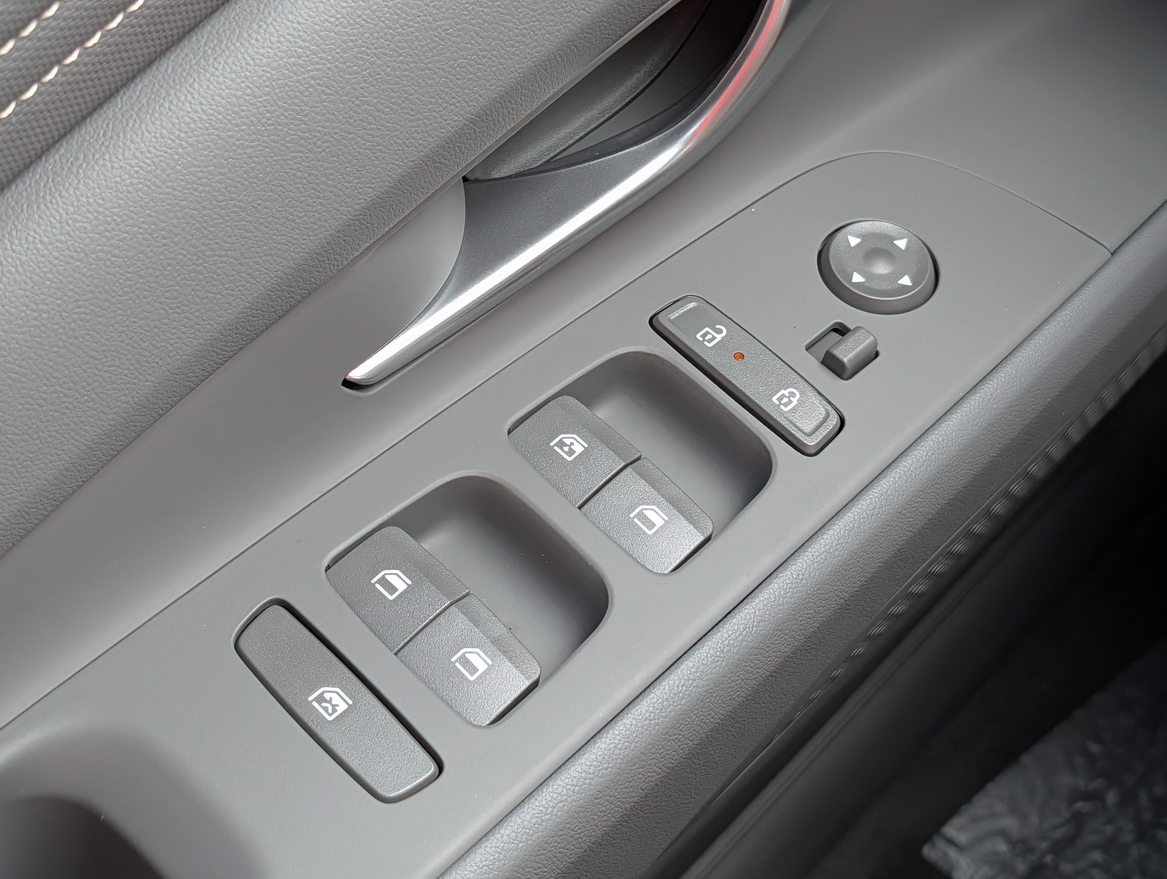 New 2026 Hyundai Elantra SEL Sport FWD image 12