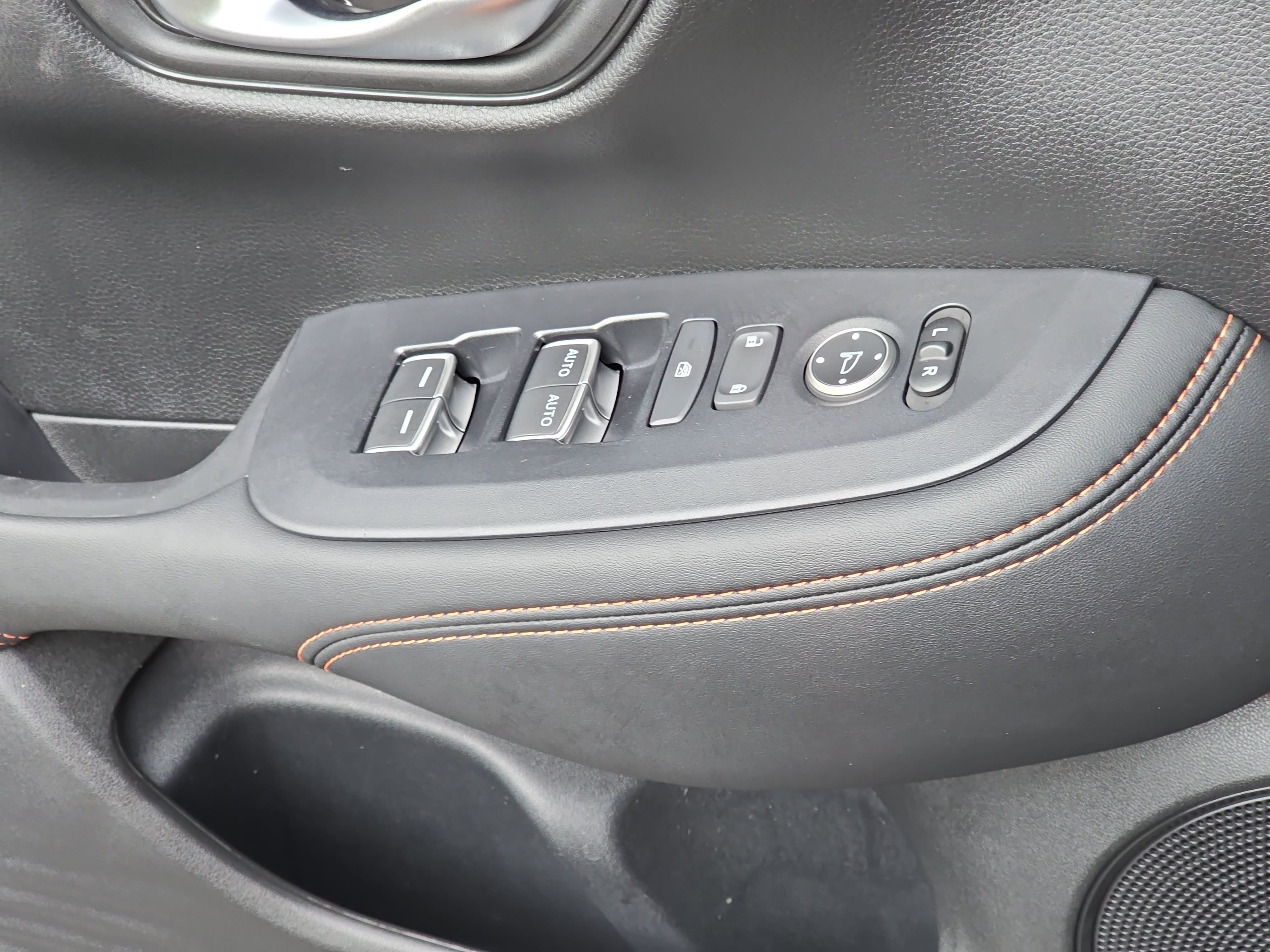 Used 2025 Honda HR-V Sport image 27