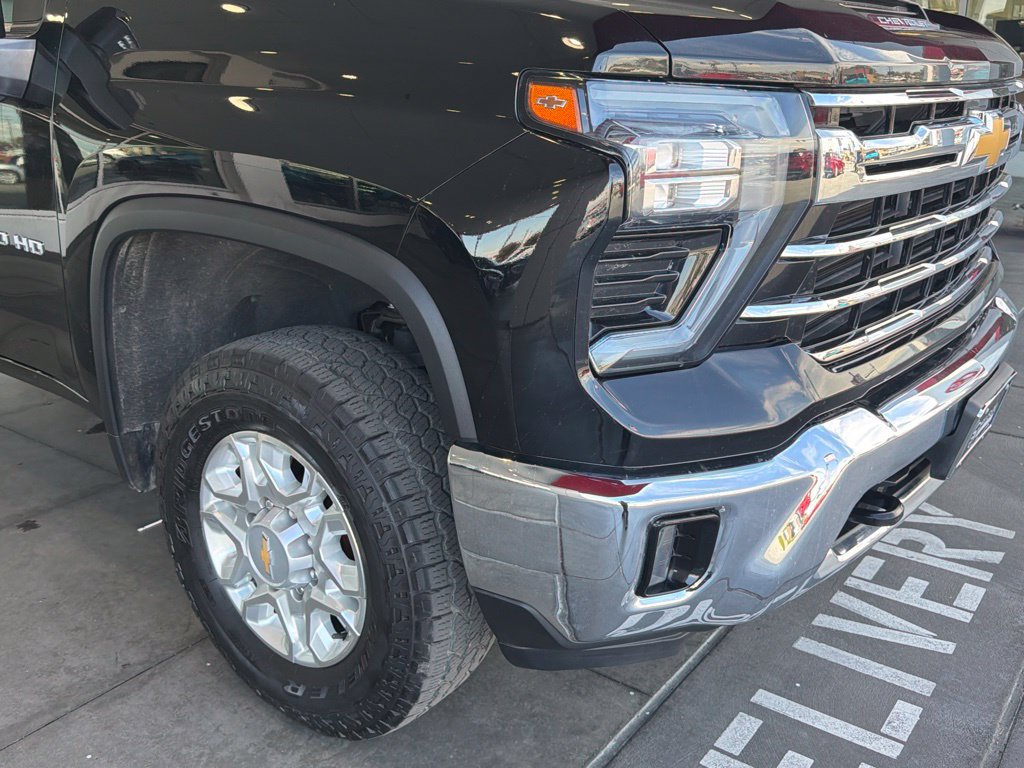 Used 2024 Chevrolet Silverado 2500 LTZ AWD/4WD image 8